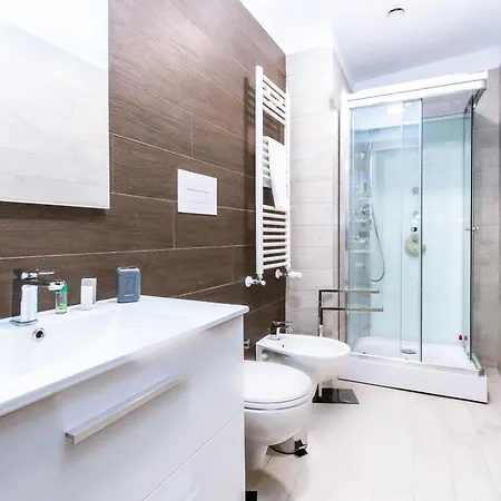 Palazzo Settembrini 49 4* נאפולי