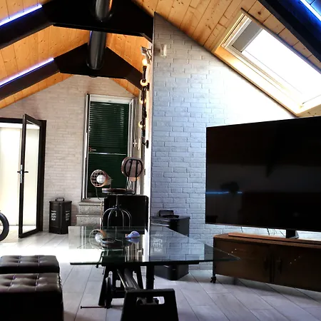 Palazzo Settembrini 49 4* Neapel